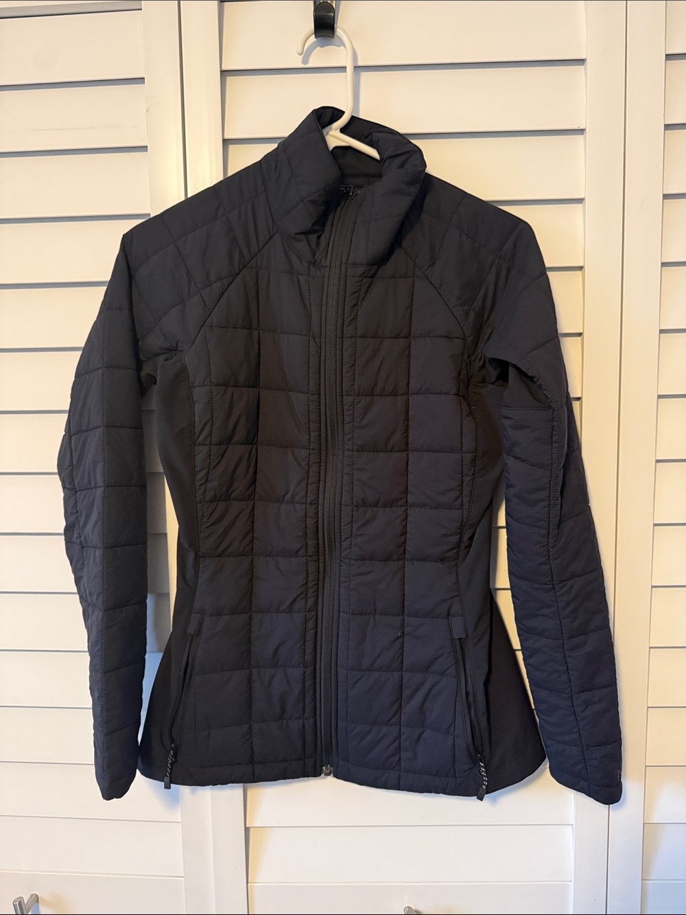 AK Burton Women's Black Quilted Puffer Jacket XS